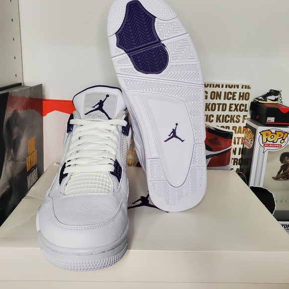Jordan 4 Metallic Purple - Picture 4 of 4